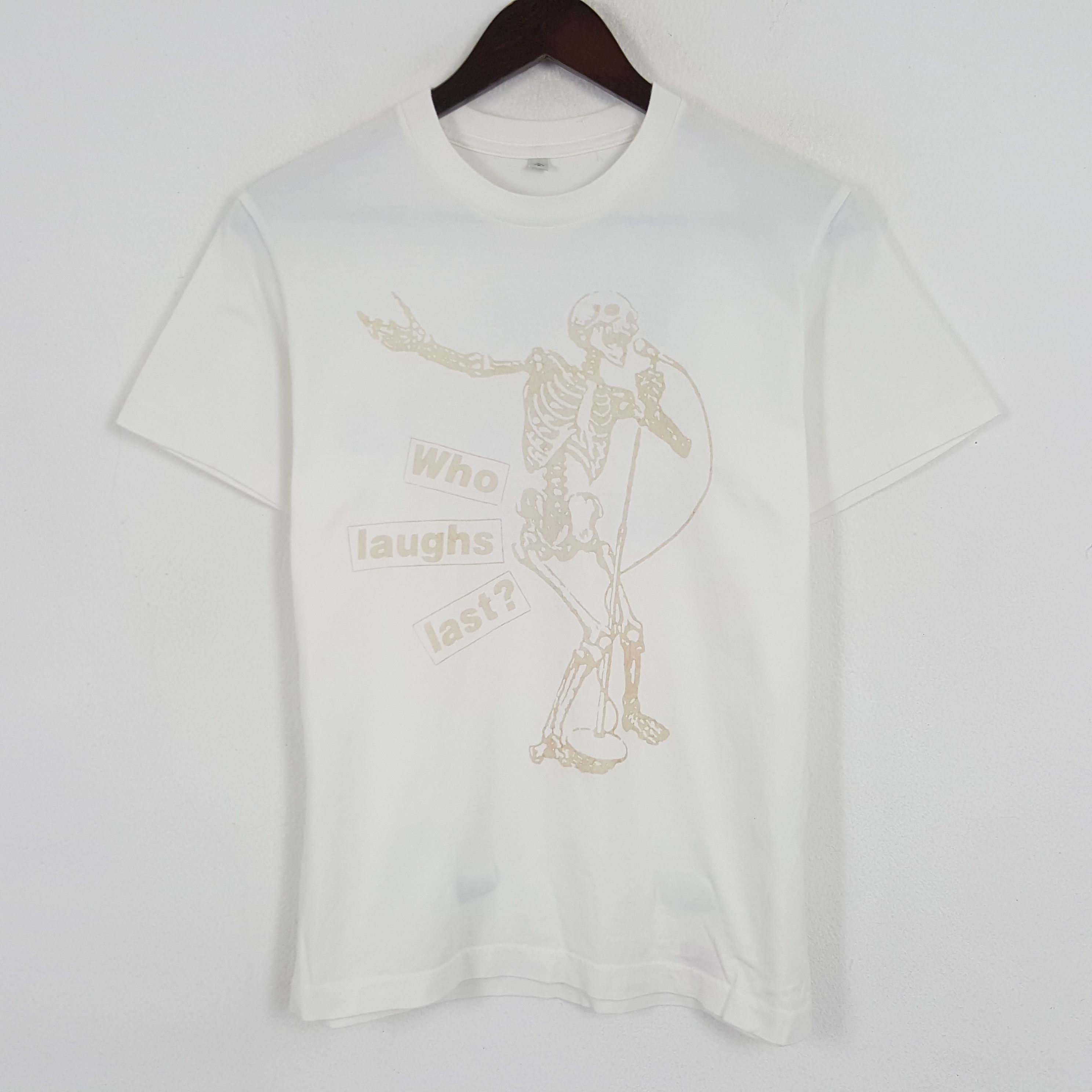 Barbara Kruger × Rage Against The Machine × Vintage Vintage Barbara Kruger Who Laughs Last Tshirt Size US M / EU 48-50 / 2 - 1 Thumbnail
