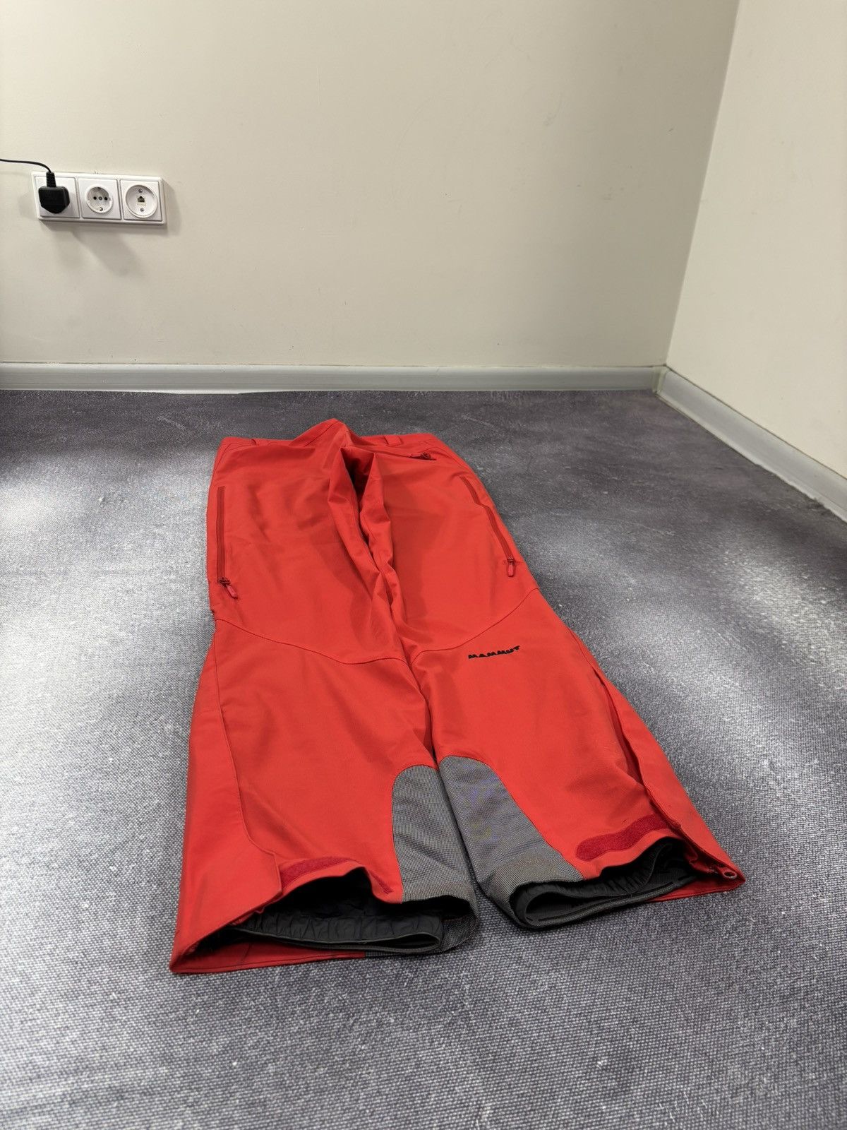 Mammut Mammut Men’s Tatramar Schoeller Red Insulated Snow Ski Pants Size US 30 / EU 46 - 16 Thumbnail