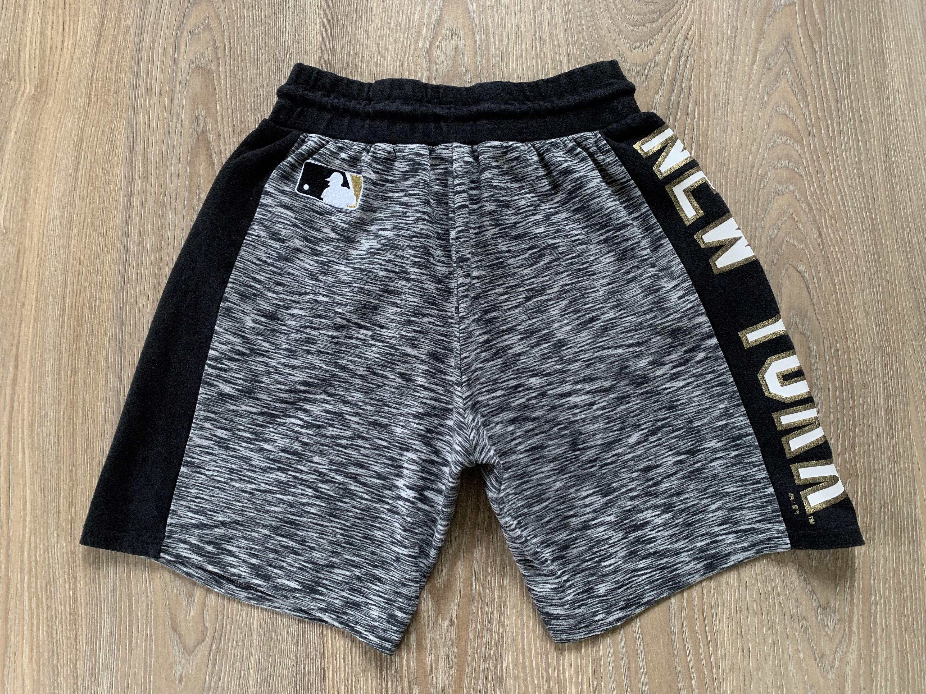 MLB × Majestic Vintage Majestic New York Yankees Printed Cotton Shorts Size US 34 / EU 50 - 3 Thumbnail