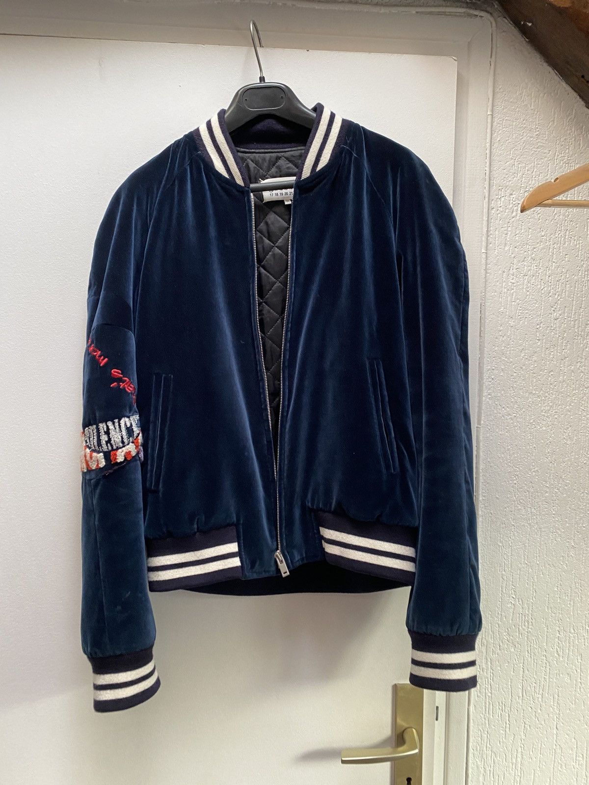 Maison Margiela Velvet embroidered deconstructed bomber jacket Size US S / EU 44-46 / 1 - 3 Thumbnail