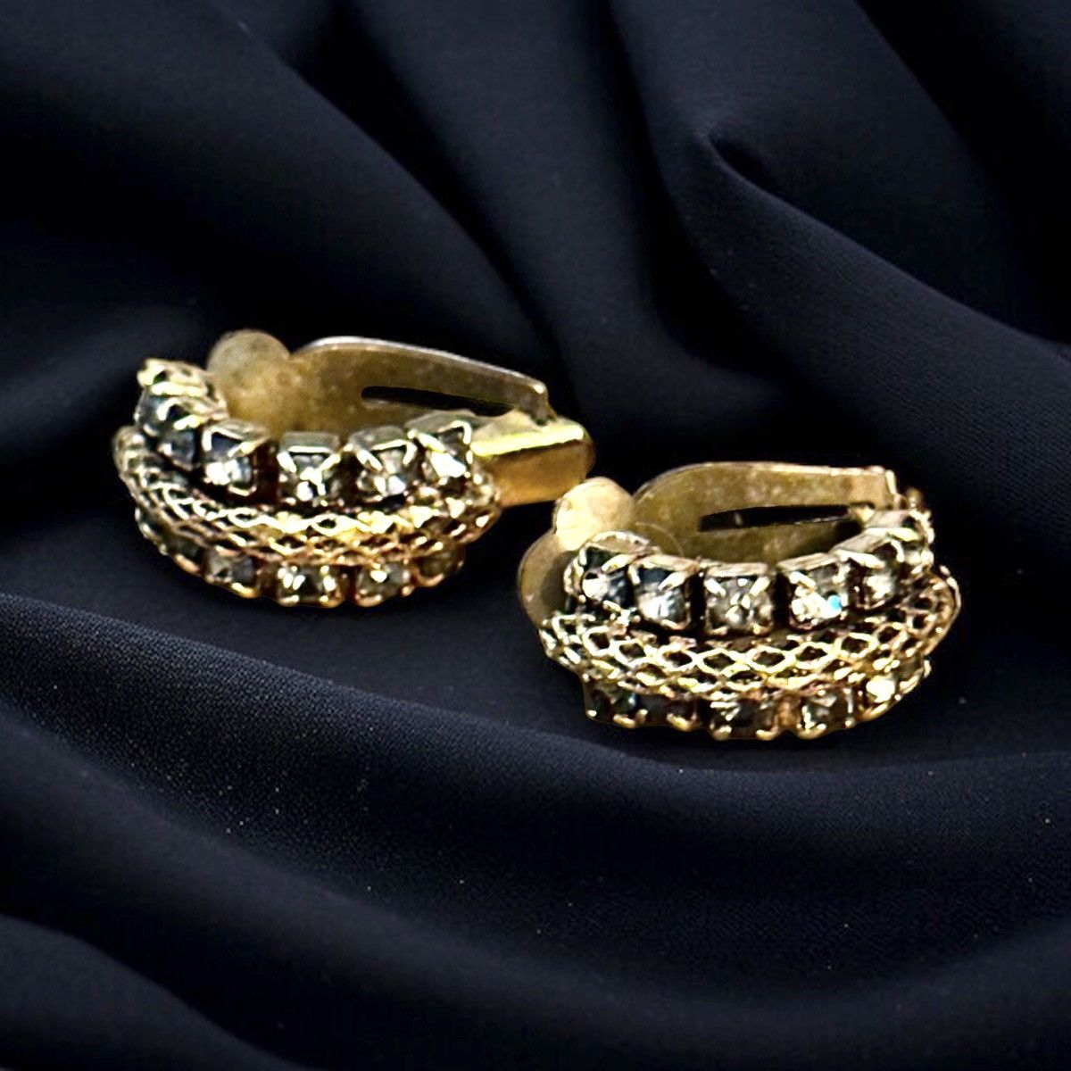 Vintage Vintage gold Austria crystal curved hoop clip on earrings Size ONE SIZE - 1 Thumbnail