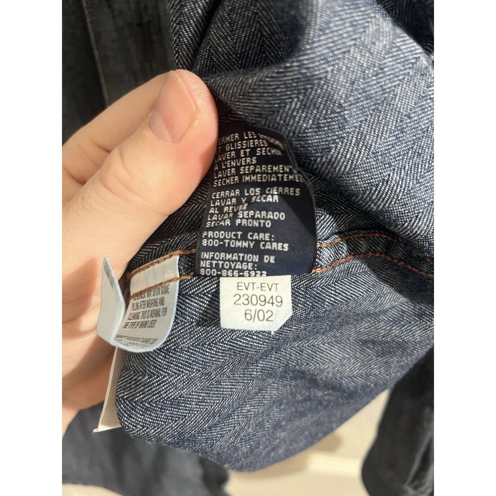 Tommy Hilfiger VTG/Y2K Tommy Hilfiger Mens XL Patched Faded Denim Shirt Size US XL / EU 56 / 4 - 3 Thumbnail