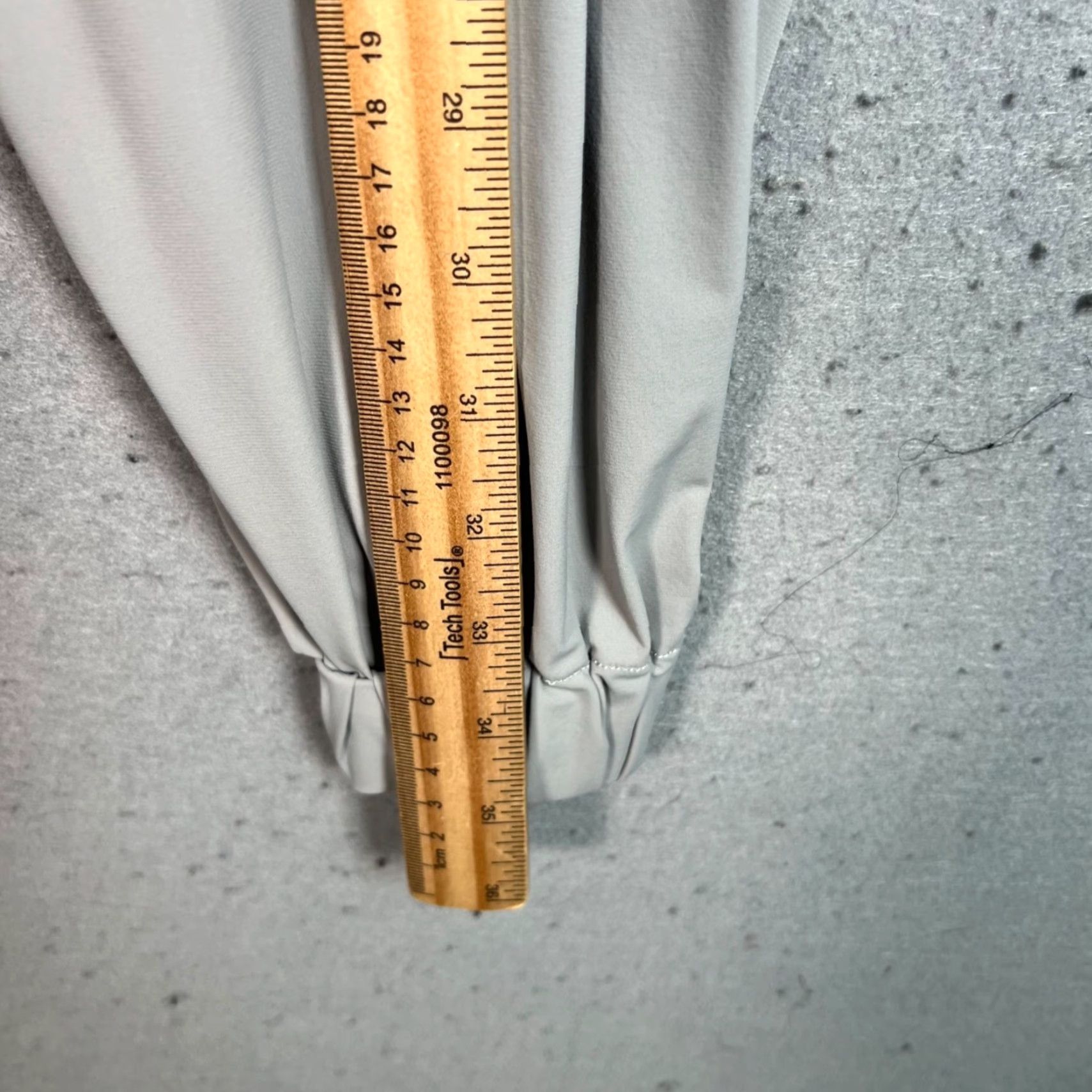 Fabletics Fabletics Mens Jogger Pants Athletic Tapered Leg Drawstring Size L Gray Polyester Elastane Activewear 32 in Inseam 25 in Size US 33 - 6 Thumbnail