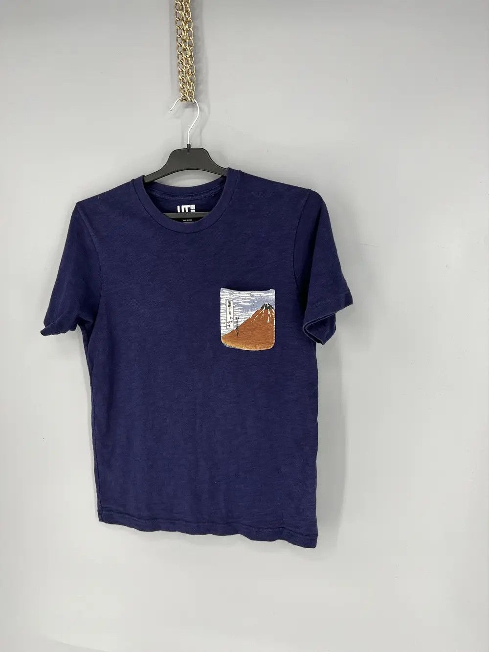 Japanese Brand × Uniqlo × Vintage Mens Uniqlo Hokusai Blue T Shirt art tee Japanese Brand y2k Size US S / EU 44-46 / 1 - 3 Thumbnail