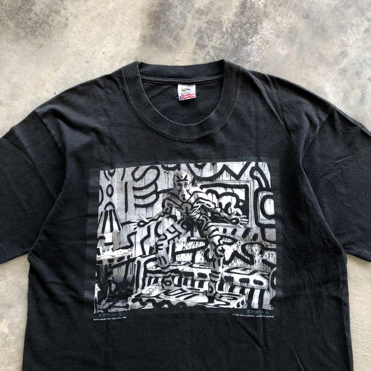 Keith Haring Rare KEITH HARING 1992 Photo by Annie Leibovitz T-Shirt Size US L / EU 52-54 / 3 - 2 Thumbnail
