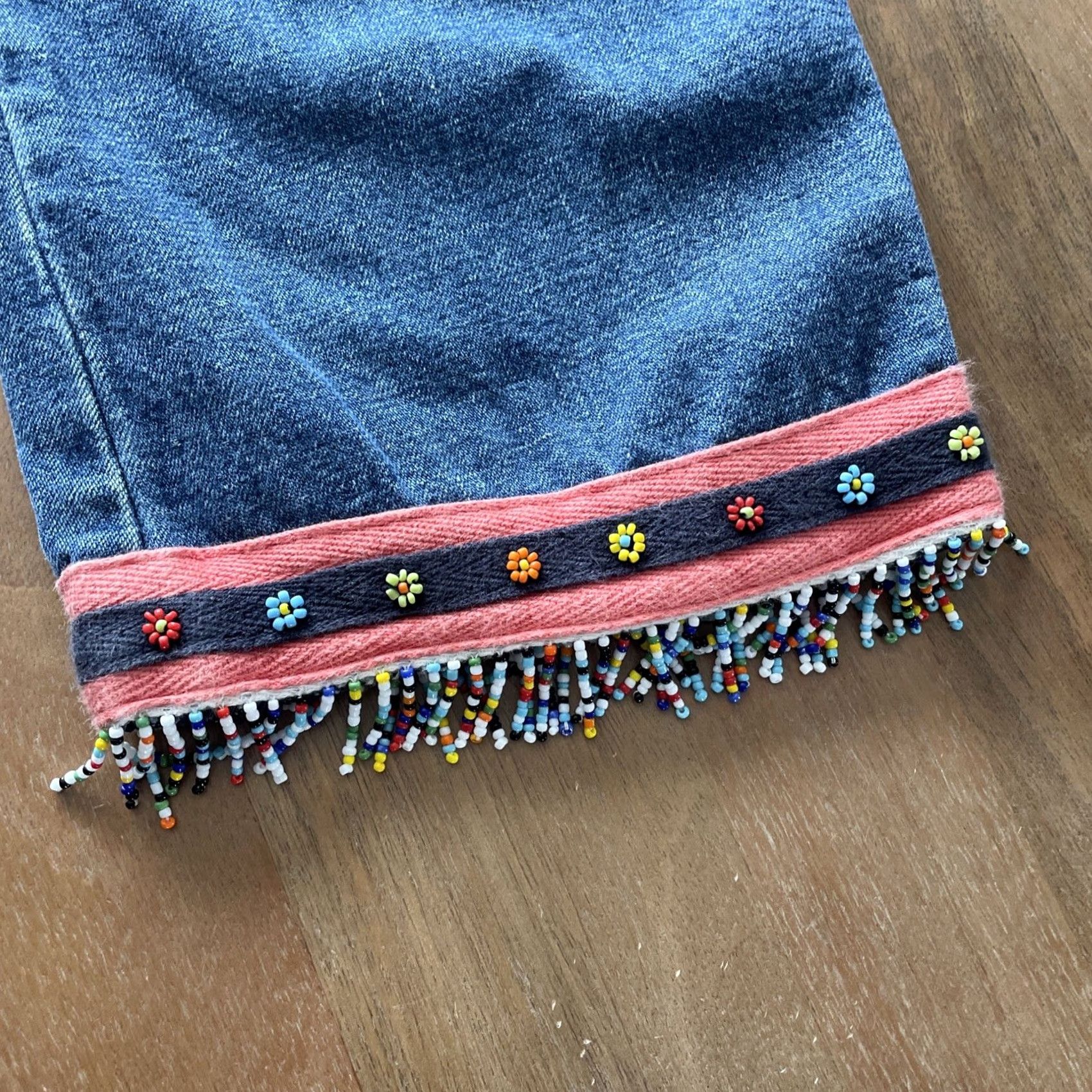 Guess VINTAGE GUESS Jeans Cropped Womens 30x23 Beaded Embellished Denim 80s 90s Boho USA Shirt? Size 30" / US 8 / IT 44 - 5 Thumbnail