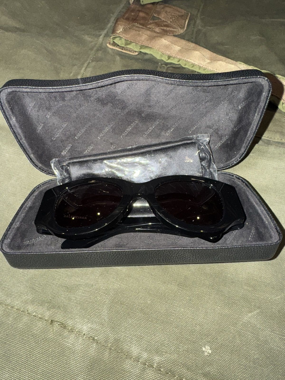 Balenciaga Balenciaga Butterfly Wellington style Sunglasses Size ONE SIZE - 3 Thumbnail