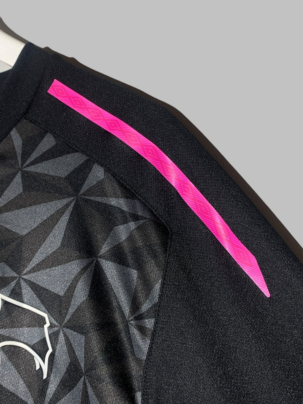 Umbro 🔥 UMBRO DERBY COUNTY 2017/18 THIRD LONG SLEEVE JERSEY Size US XL / EU 56 / 4 - 11 Thumbnail