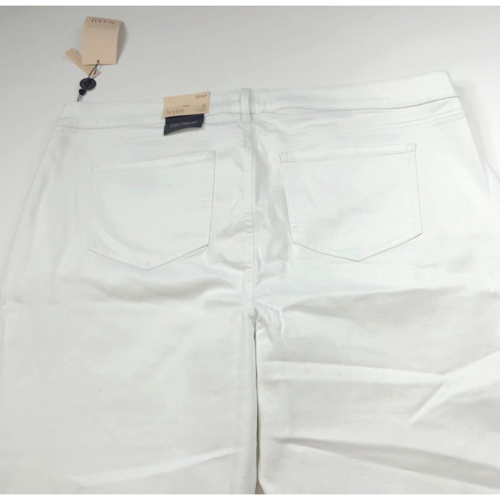 NYDJ NYDJ Lift Tuck Capri Jeans White 22WP Petite High Rise Denim Capris Womens 44W 20L Spring Summer Fall Winter? Size 40" / US 18 - 2 Thumbnail