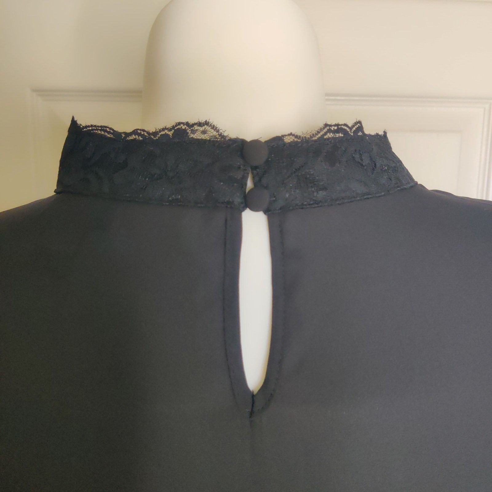 Torrid Torrid Georgette lace trimmed mock neck keyhole blouse sz 3 Size 3XL / US 20-22 - 6 Thumbnail