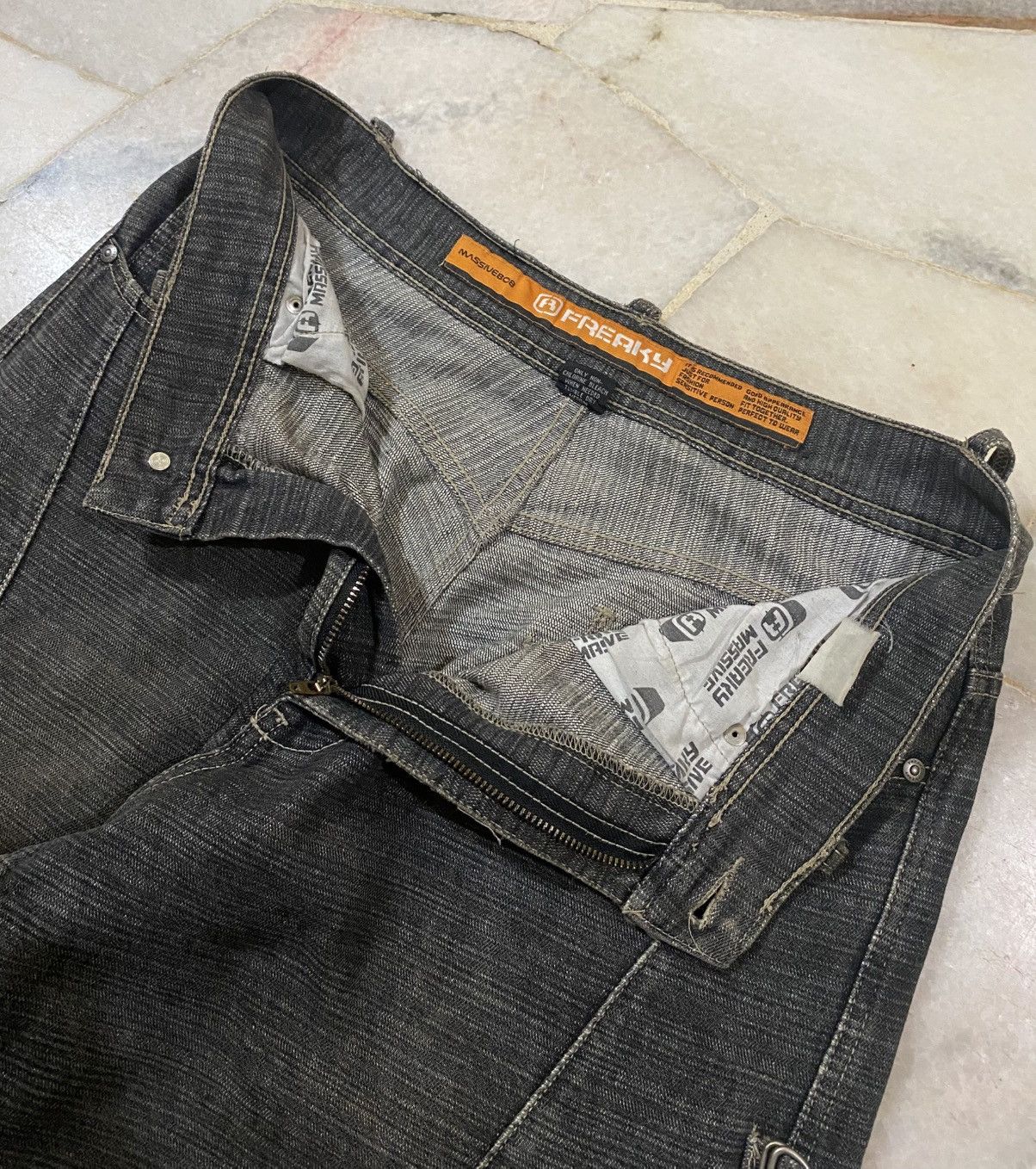 Massive RARE Vintage Freaky Massive Baggy Cargo Distressed Jeans Size US 32 / EU 48 - 9 Thumbnail