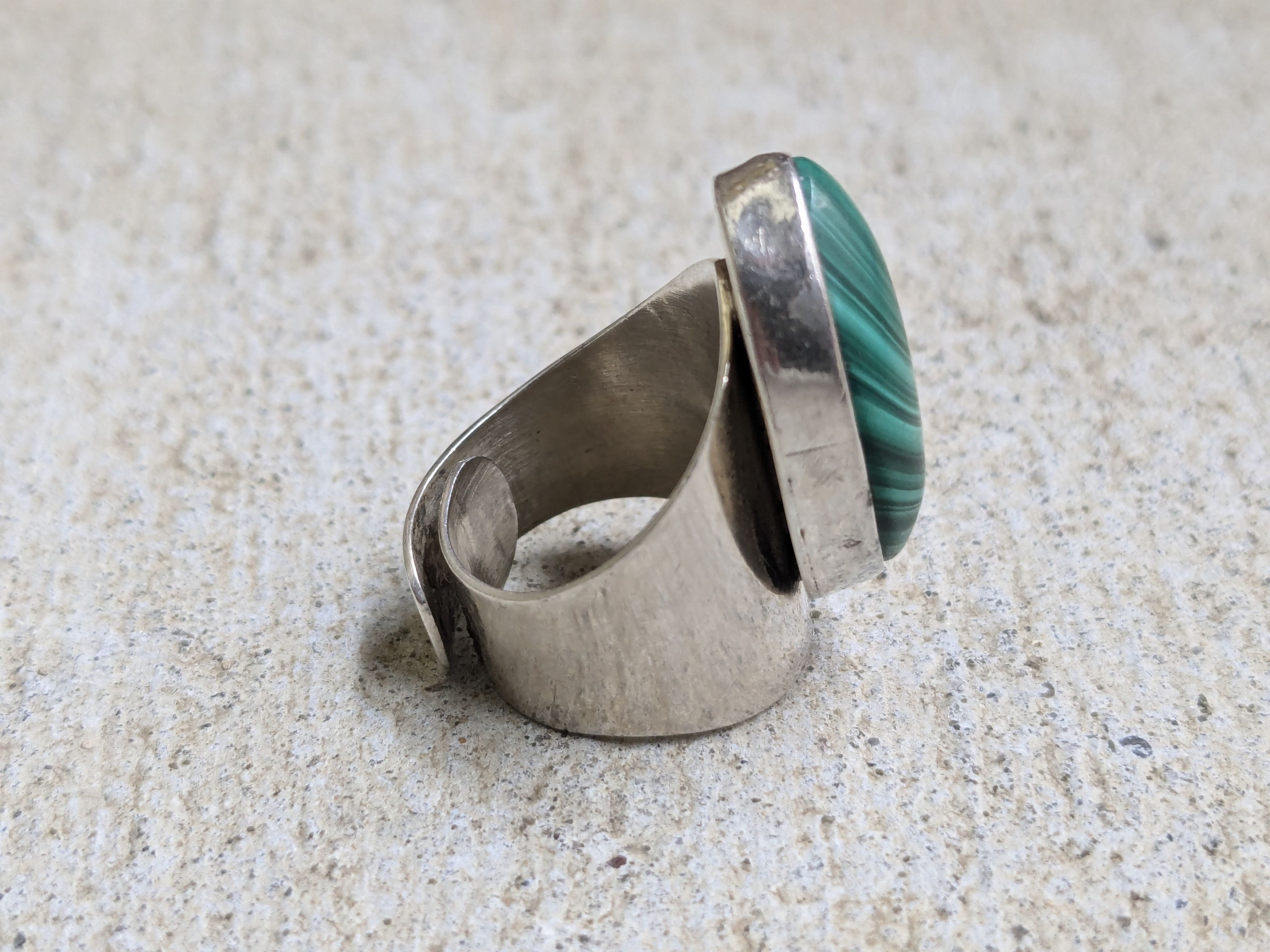 Jewelry Vintage Sterling Silver Ring Green Malachite Modern Abstract Size ONE SIZE - 5 Thumbnail