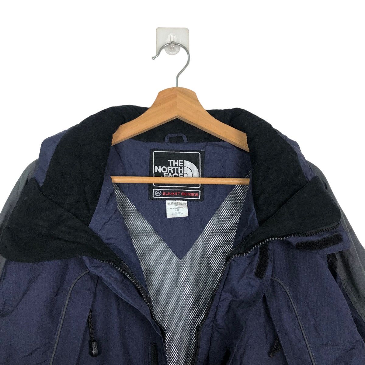 The North Face VINTAGE THE NORTH FACE SUMMIT SERIES SURVIVAL JACKET Size US L / EU 52-54 / 3 - 8 Thumbnail