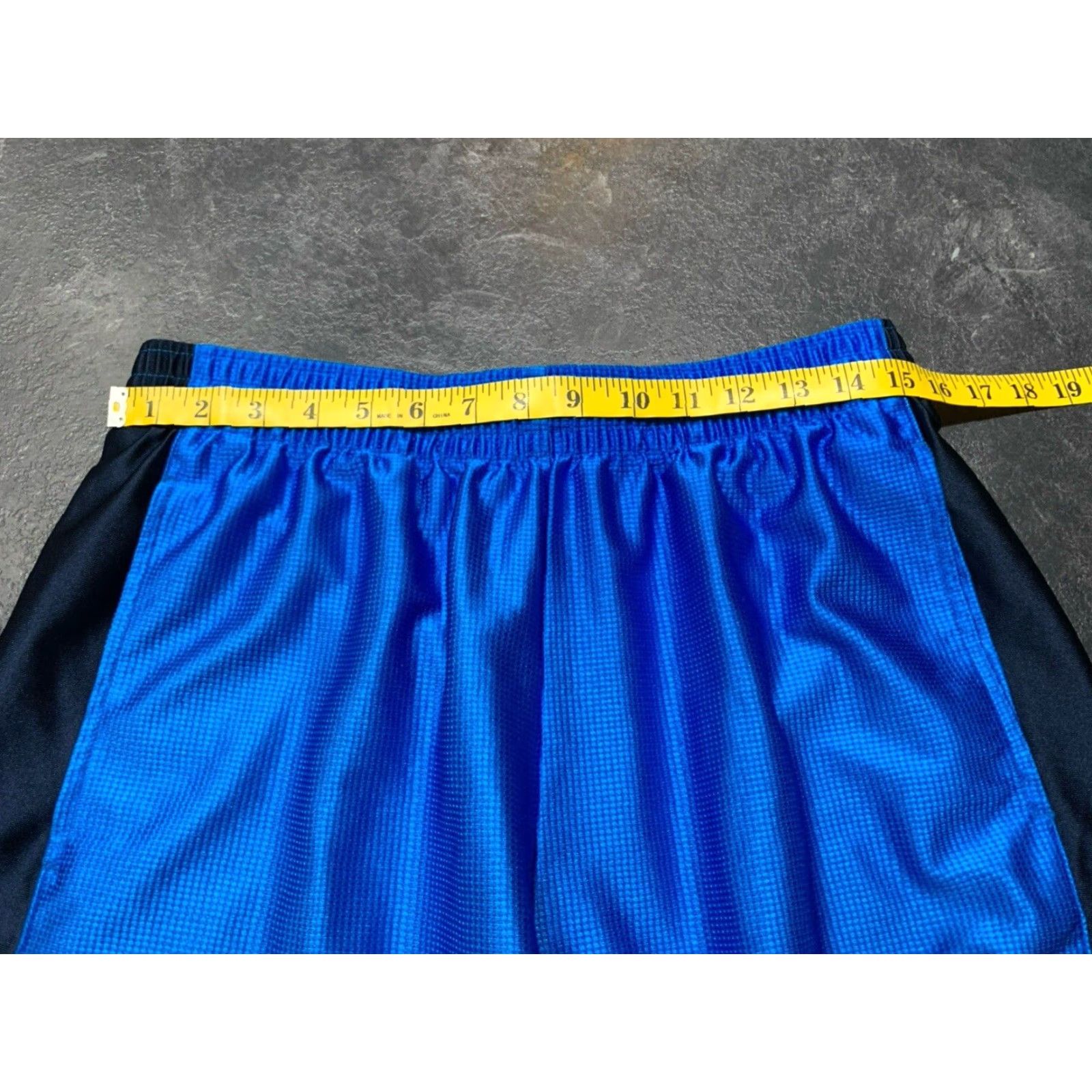 Nike VINTAGE Nike Mens Athletic Basketball Shorts Blue Stripe 32 Inch Waist L Microfiber Running Gym Size US 33 - 5 Thumbnail