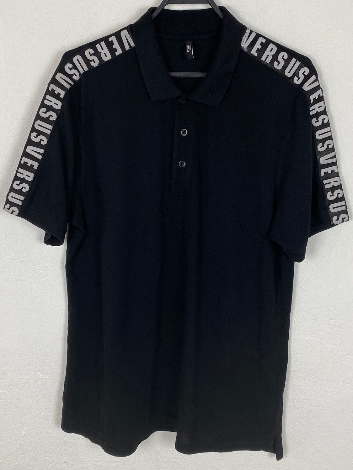 Versace Versace Versus Lampas Logos Polo Shirt In Black Size US M / EU 48-50 / 2 - 1 Thumbnail
