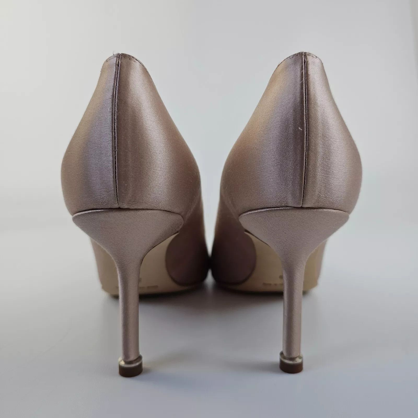 Manolo Blahnik Hangisi Blush Pink Satin 70mm Pumps New