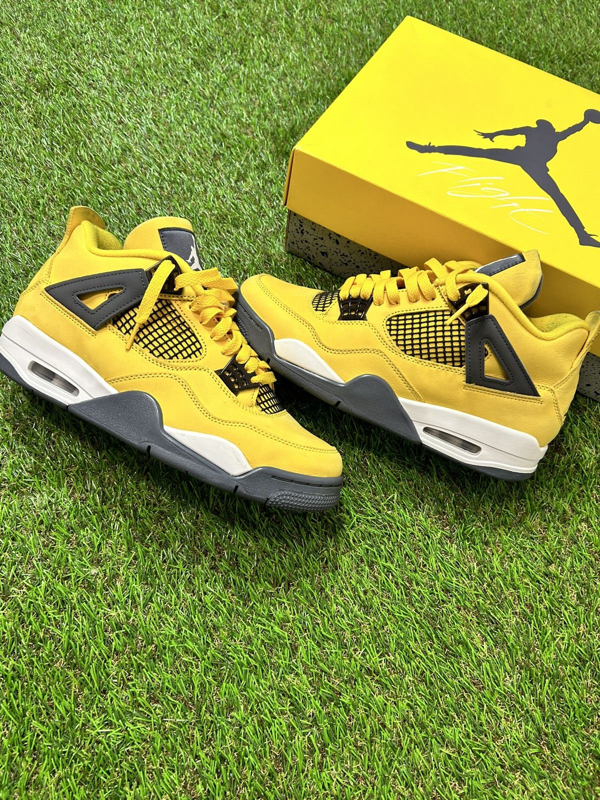 Jordan Brand Air Jordan 4 Retro Lightning Size US 9 / EU 42 - 1 Thumbnail