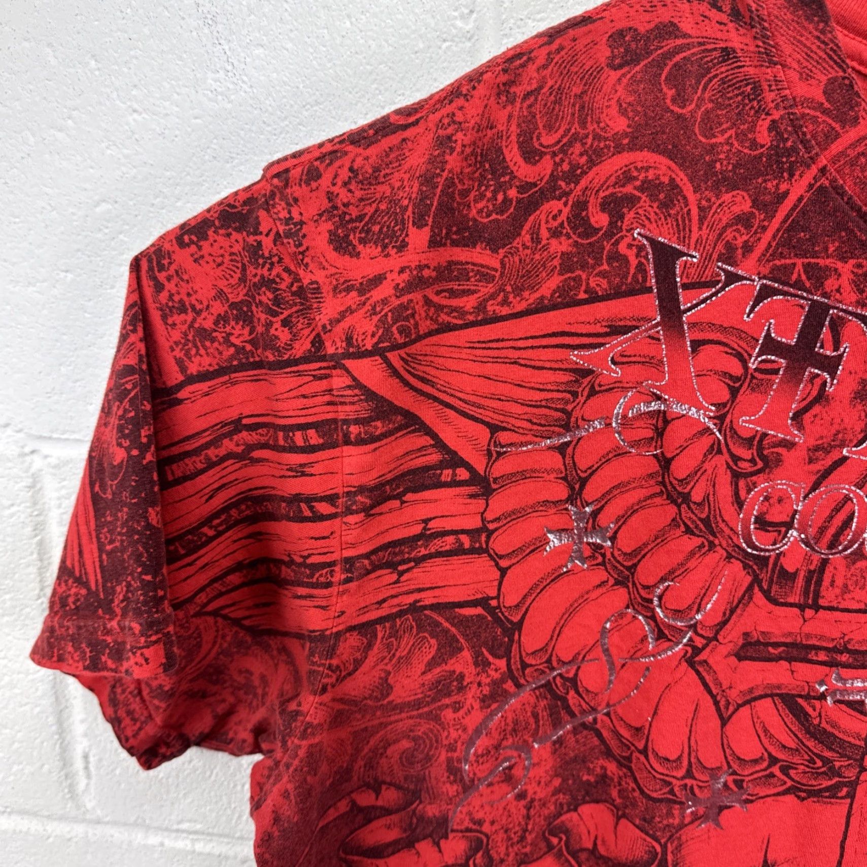 Affliction VINTAGE Affliction T-Shirt Men XXL Red Graphic Print Crew Neck Grunge Cross Wings USA Made AOP Embroidered Logo 2000-20090 Size US XXL / EU 58 / 5 - 5 Thumbnail