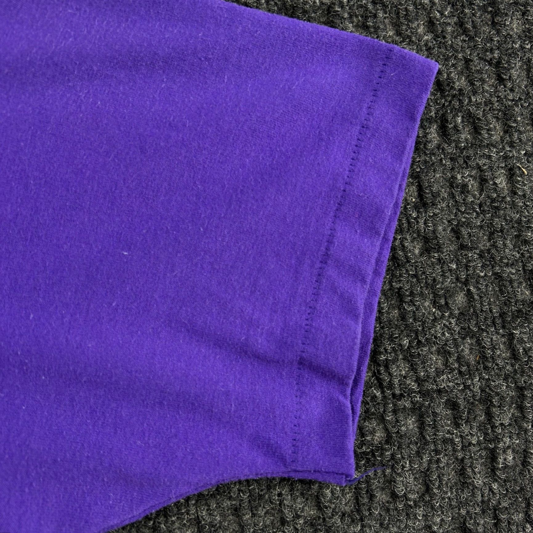 Hanes VINTAGE Hanes Fifty-Fifty T Shirt Unisex Adults L Purple 80s Graphic Print Puff Single Stitch Crew Neck Canada Made USA Size US L / EU 52-54 / 3 - 4 Thumbnail