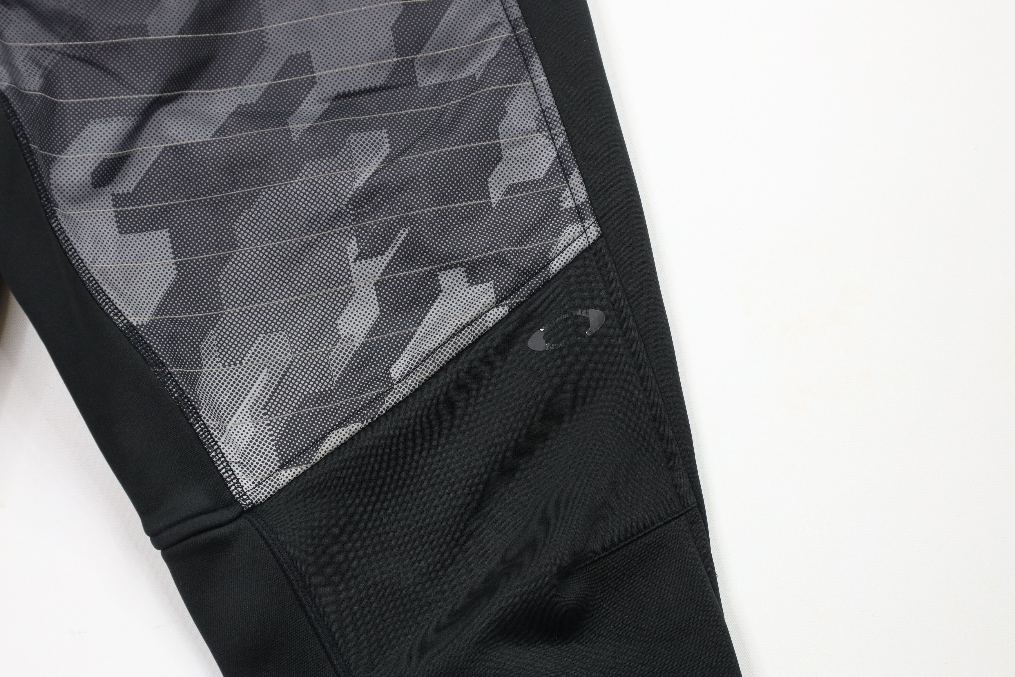 Oakley × Vintage Vintage Y2K Oakley Camouflage Cuffed Joggers Pants Size US 36 / EU 52 - 5 Thumbnail