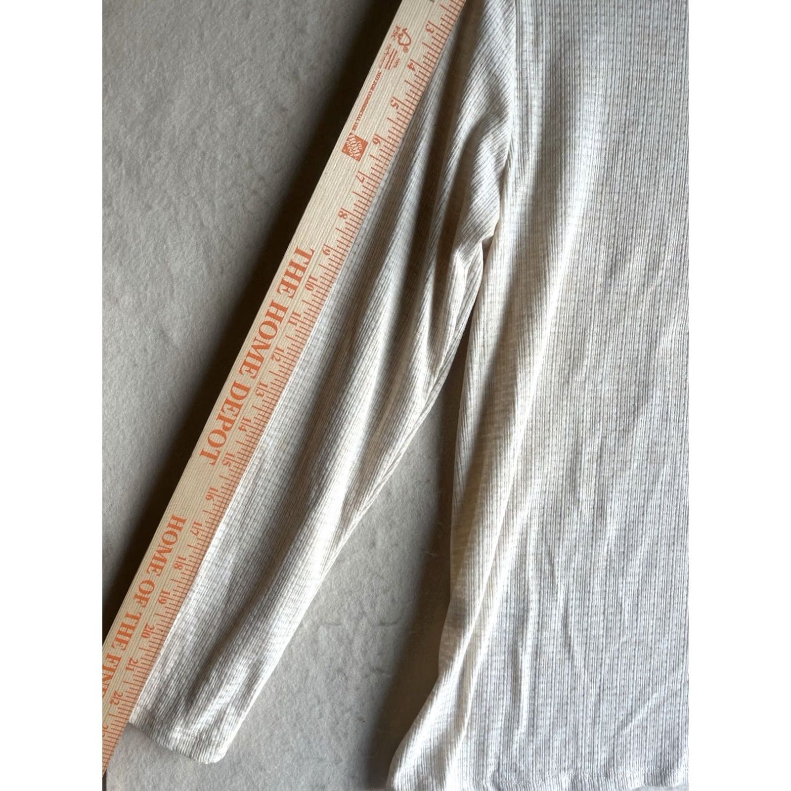 Vintage G.H. Bass & Co. Women's Beige Knit Henley Long Sleeve Top Button M Beige Henley Casual Knit Top Women Xs? (No) Size M / US 6-8 / IT 42-44 - 5 Thumbnail