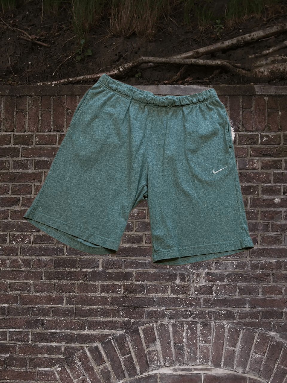 Nike Y2K shorts Nike gray Vintage logo Size US 36 / EU 52 - 1 Thumbnail