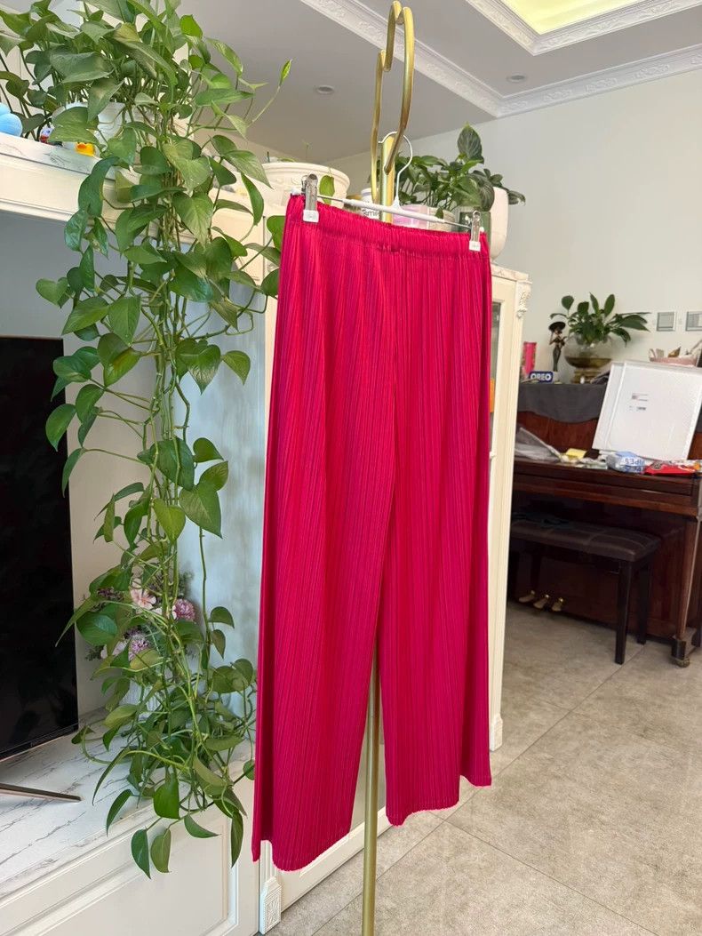 Issey Miyake Issey Miyake size:2 Red pleated straight-leg pants Size 31" - 6 Thumbnail