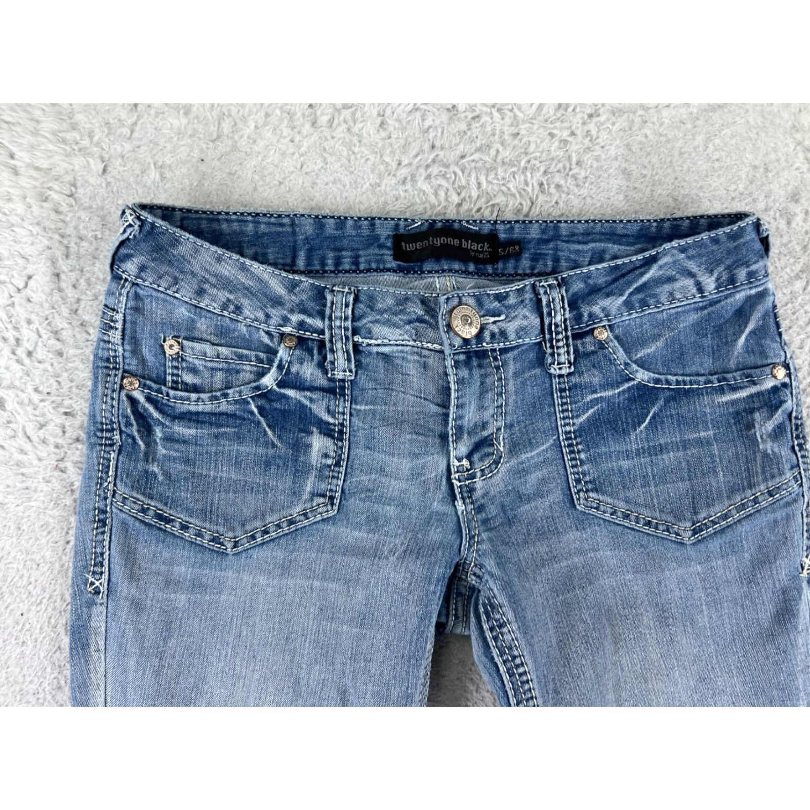 Vintage VINTAGE? No. Rue 21 Jeans Women Bootcut Denim 29x30 Blue Distressed Low Rise 7 Regular Womens Jeans 90s? Size 28" / US 6 / IT 42 - 7 Thumbnail