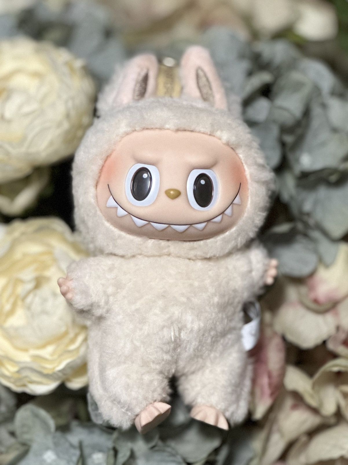 POP MART LABUBU - THE MONSTERS - Exciting Macaron - Soymilk Size ONE SIZE - 1 Thumbnail