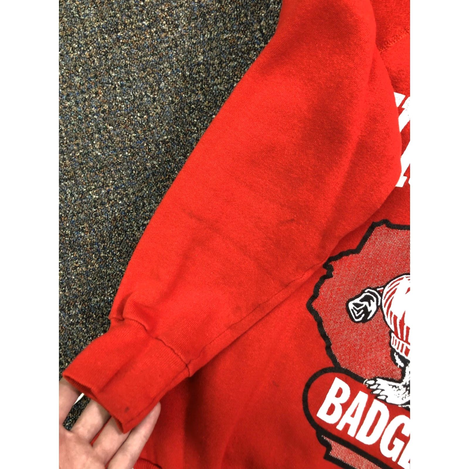 NCAA VINTAGE Wisconsin Badgers Raglan Sweatshirt 80’s College NCAA Sports Football Shirt Mens Large Red Size US L / EU 52-54 / 3 - 6 Thumbnail
