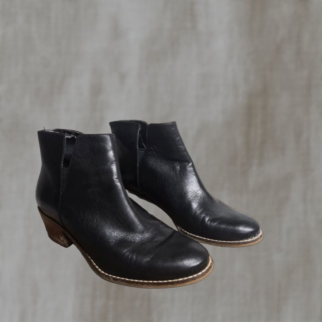 Cole Haan Cole Haan Women's Black Leather Ankle Bootie Boot Size 6.5 Size US 7 / IT 37 - 1 Thumbnail