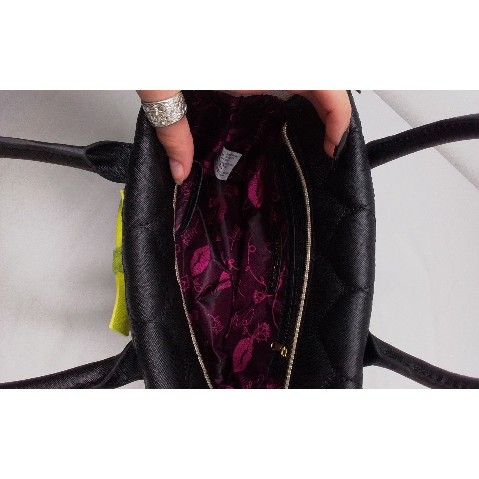 Betsey Johnson Betsey Johnson Bow Handbag Black &White w/ Bow #J2091 Size ONE SIZE - 6 Thumbnail