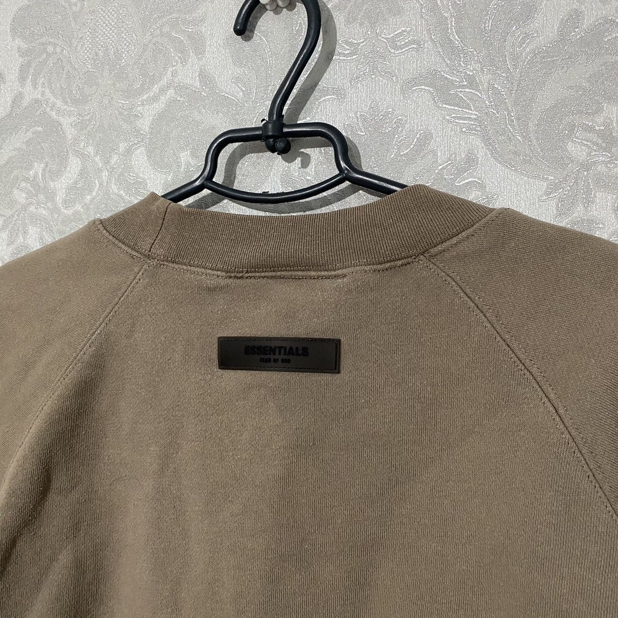 FOG Fear Of God Essentials Crewneck Desert Taupe M Size US M / EU 48-50 / 2 - 10 Thumbnail