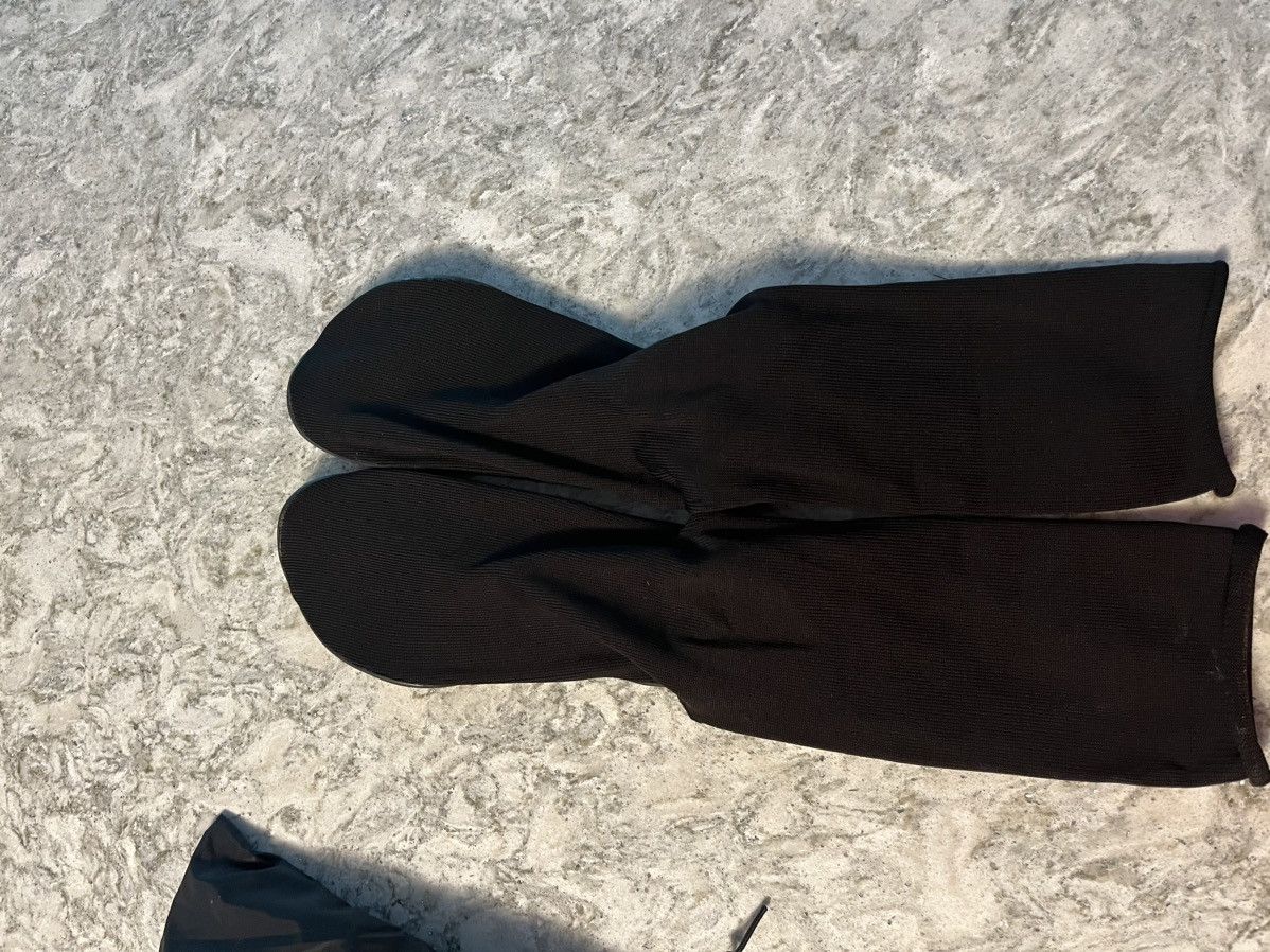 Kanye West × Yeezy YEEZY PODS Size ONE SIZE - 2 Thumbnail