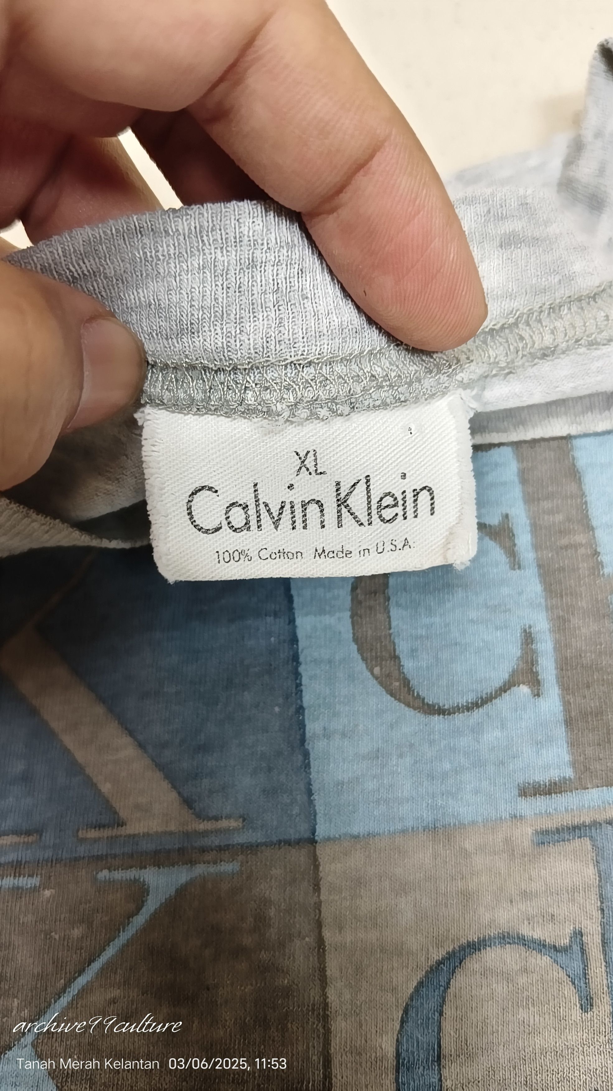 Calvin Klein Vintage 90's super soft Boxy fit single stitch 3d logo USA Size US XL / EU 56 / 4 - 3 Thumbnail