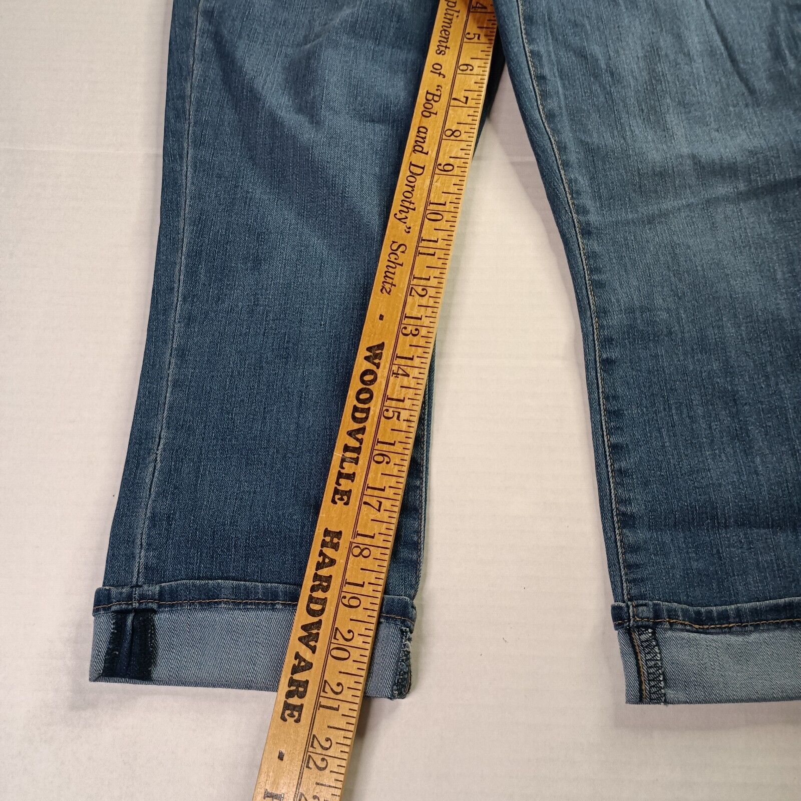 Levi's Signature by Levi Strauss Mid Rise Capri Jeans Women’s 4 W27 Size 27" / US 4 / IT 40 - 2 Thumbnail