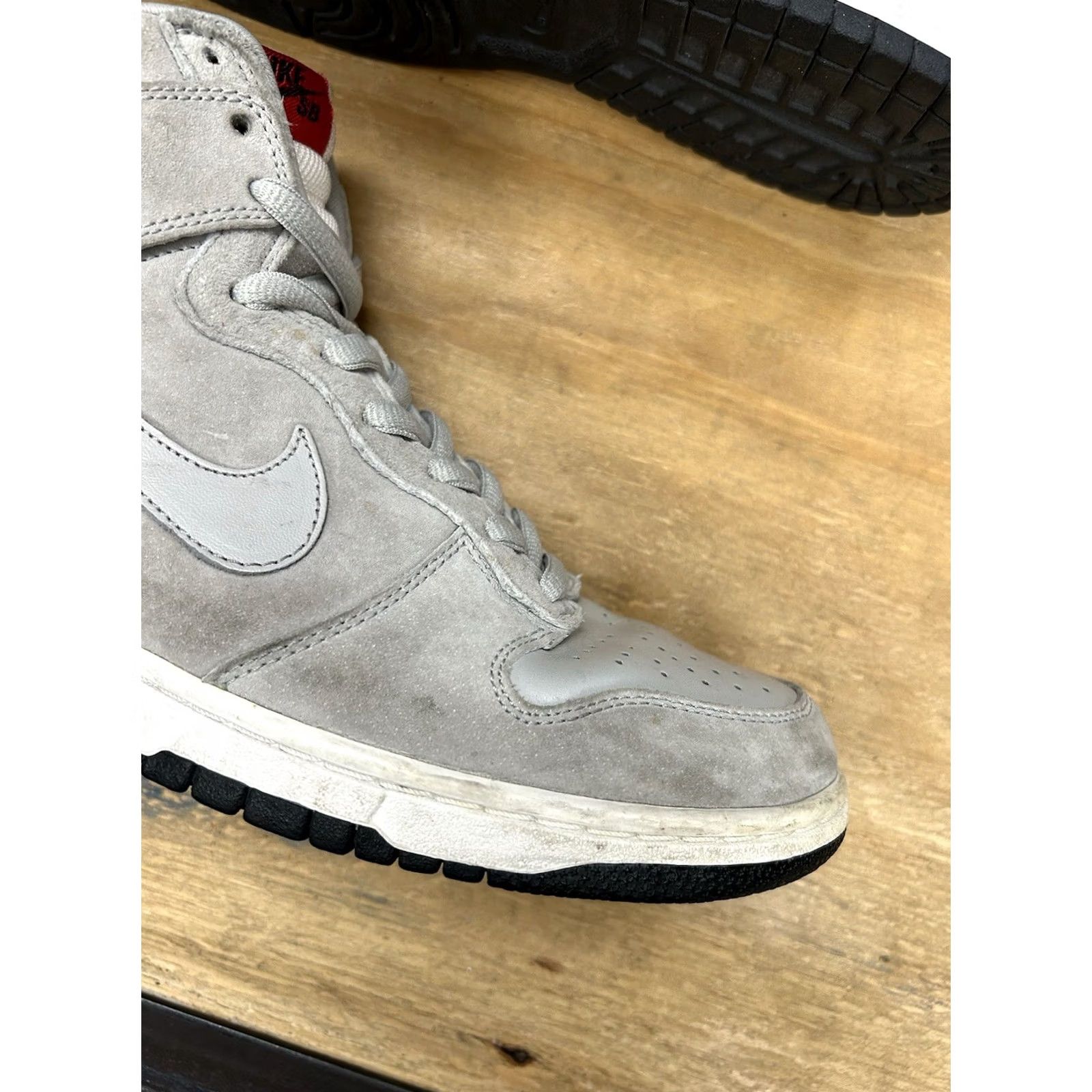 Nike VINTAGE Nike SB Dunk High Pee Wee Herman Size 10 Mens Grey Heather/Grey Heather 2007 Dunks Rare Skate Shoes Size US 9 / EU 42 - 4 Thumbnail