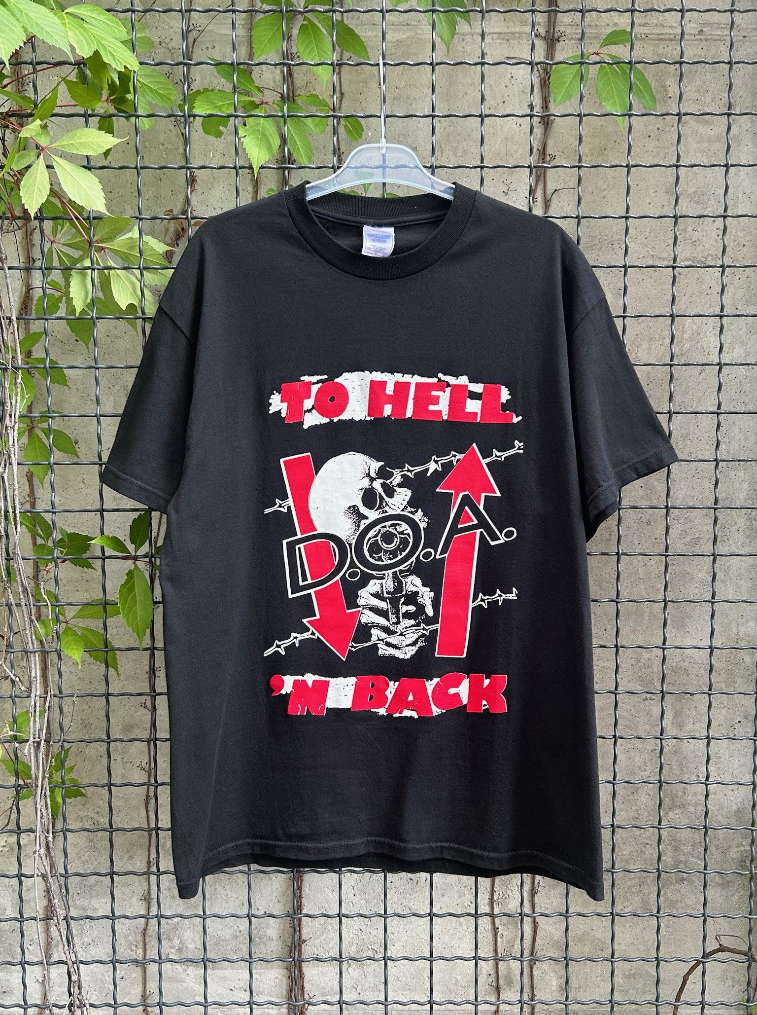 Band Tees Vintage 90s D.O.A. To Hell N Back Rock Band T-shirt Size US L / EU 52-54 / 3 - 1 Thumbnail