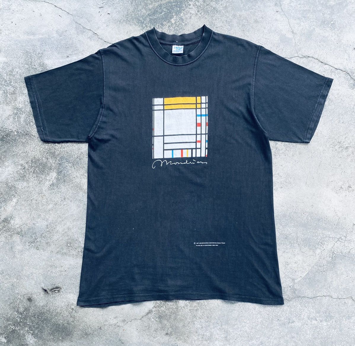 Vintage Vintage 90s Piet Mondrian Art Rare Tees Size US L / EU 52-54 / 3 - 1 Thumbnail