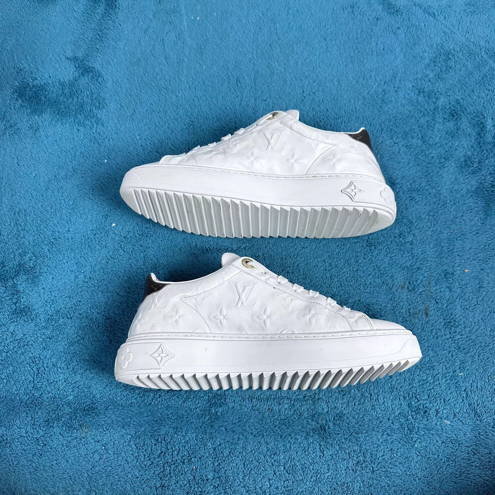 Louis Vuitton LV Time Out Low-Top Sneakers White Size US 6.5 / IT 36.5 - 3 Thumbnail