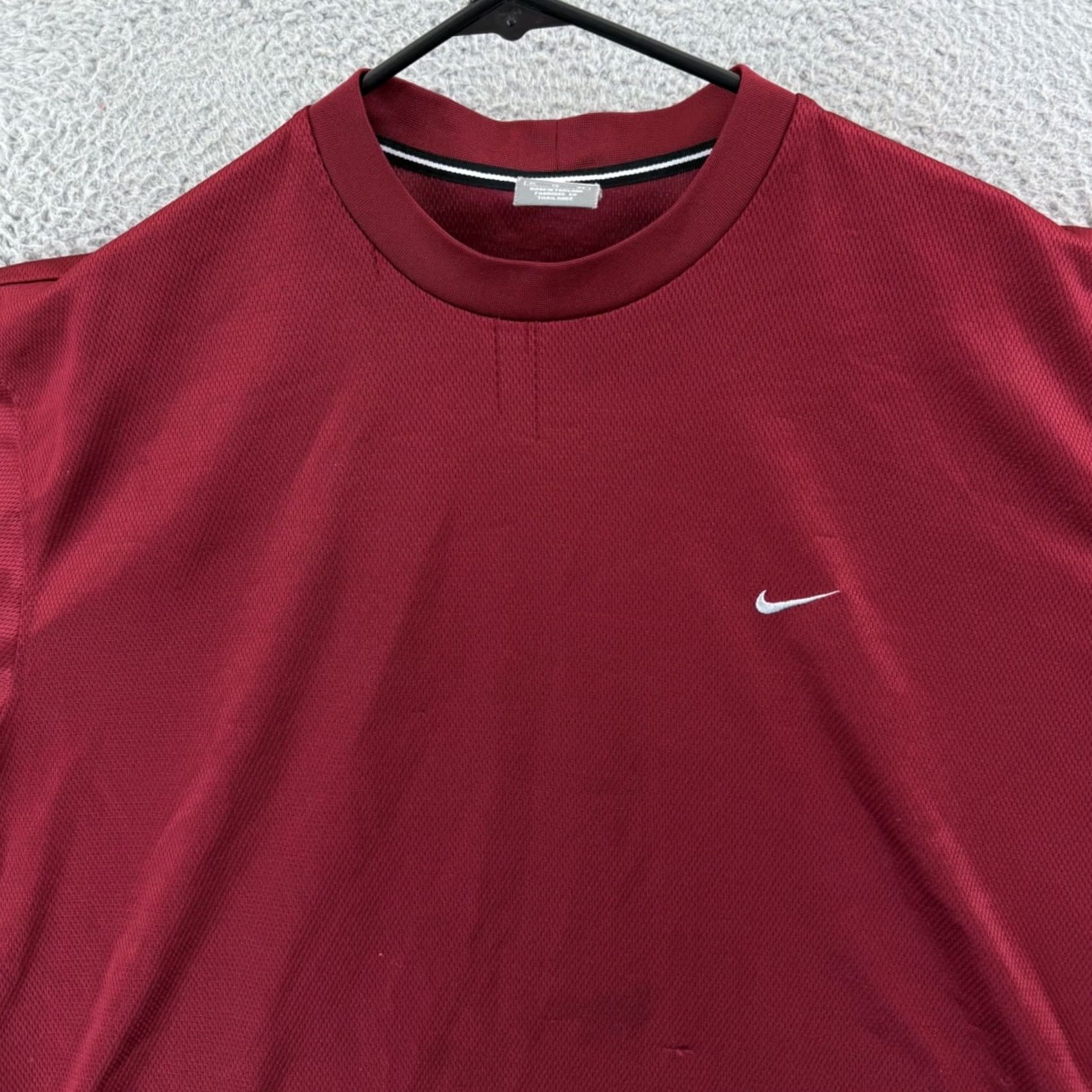 Nike VINTAGE Nike Jersey Mens XL Red Short Sleeve Swoosh Sport Soccer Athletic Y2K Size US XL / EU 56 / 4 - 3 Thumbnail