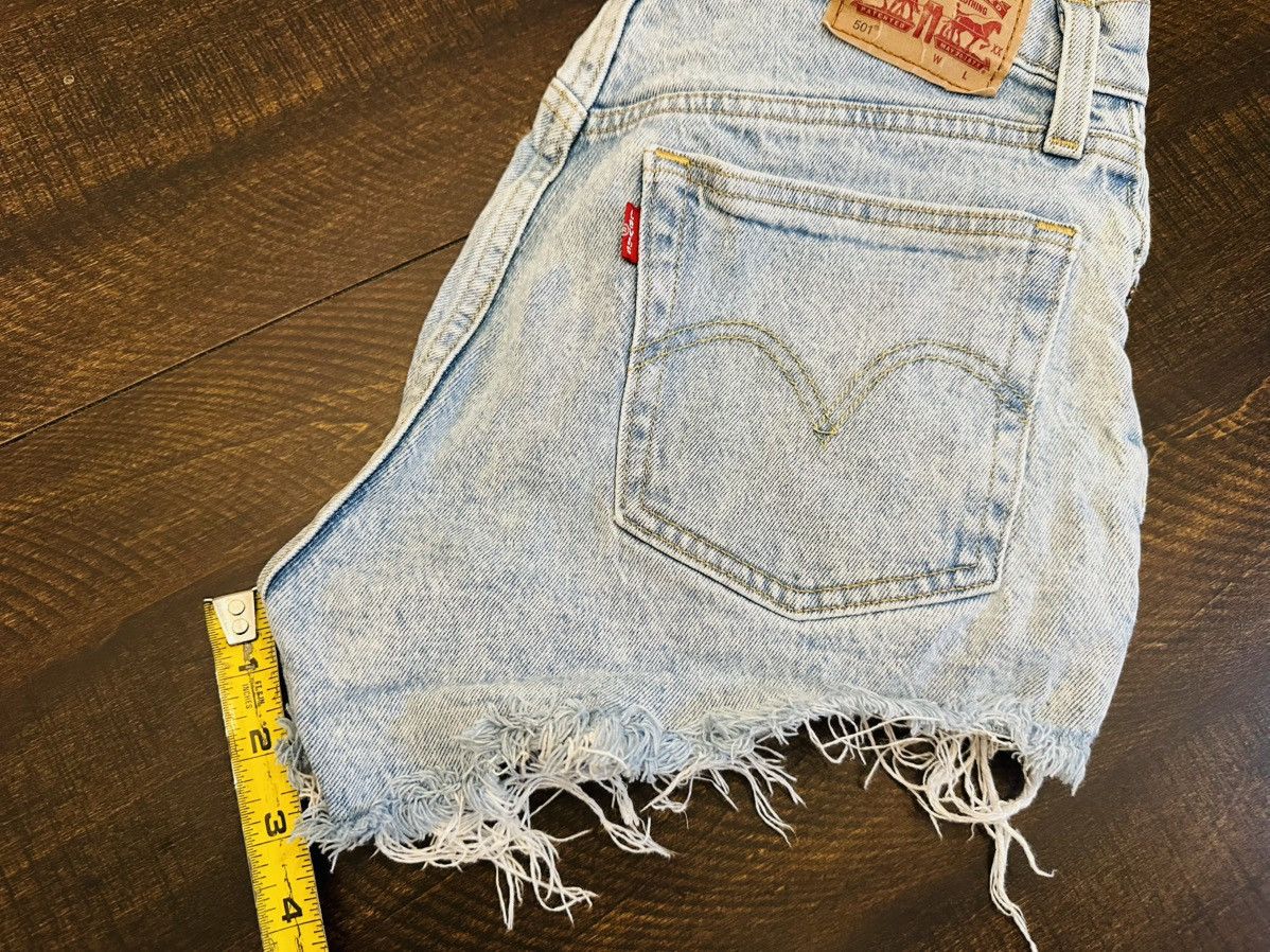 Levi's Levi’s 501 Distressed Women’s Light Wash Button Fly-Size 26 Size 26" / US 2 / IT 38 - 4 Thumbnail
