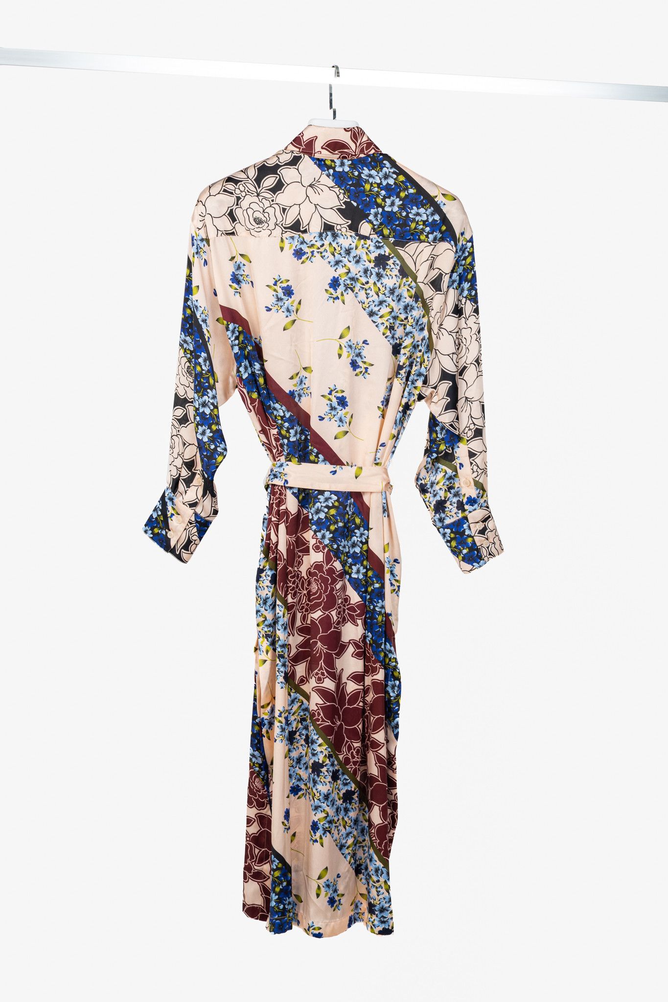 SMYTHE Smythe Multi Scarf Floral Print Belted Satin Shirt Dress Size XS / US 0-2 / IT 36-38 - 2 Thumbnail