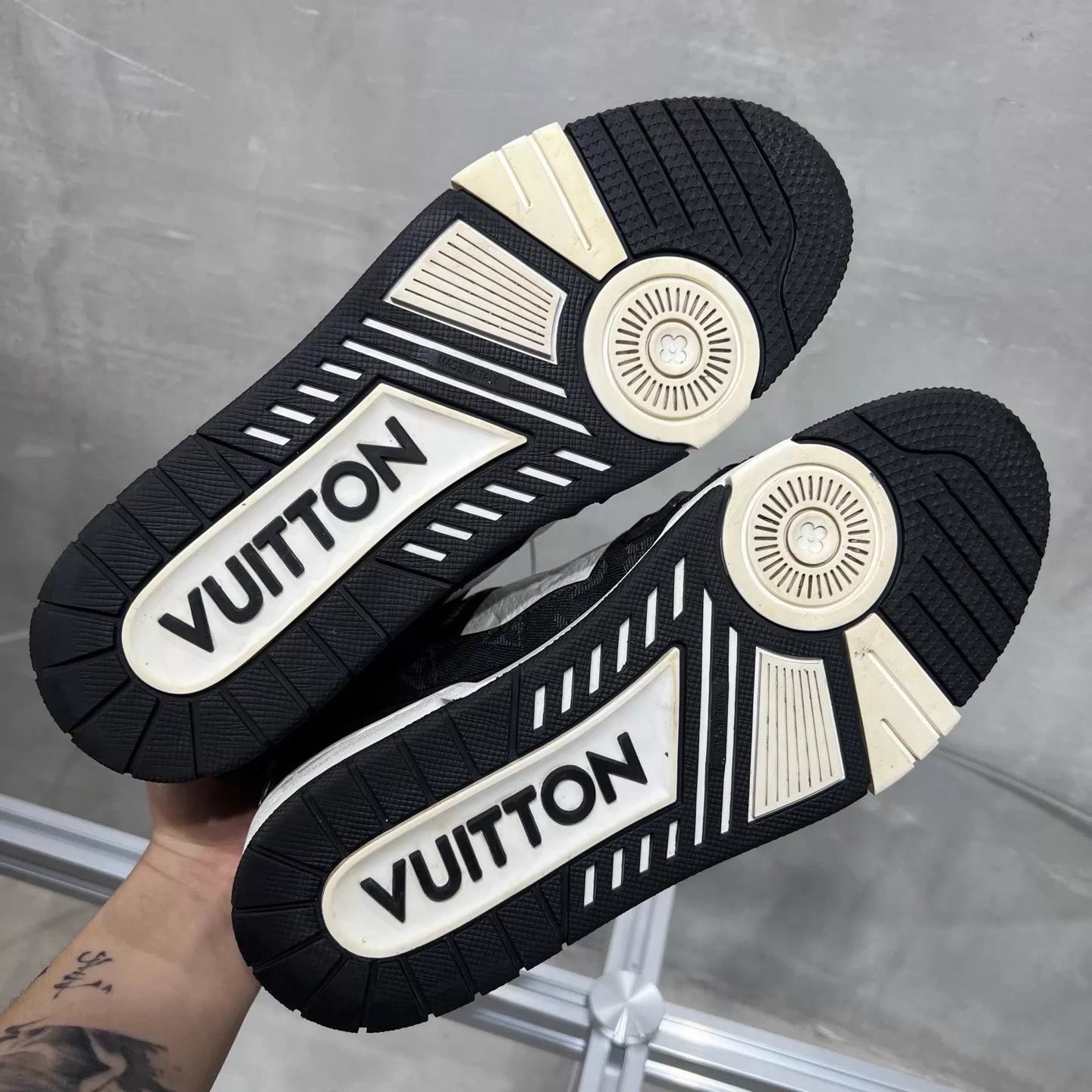 Louis Vuitton Louis Vuitton LV Trainer Black White Denim UK8 42 Size US 9 / EU 42 - 7 Thumbnail