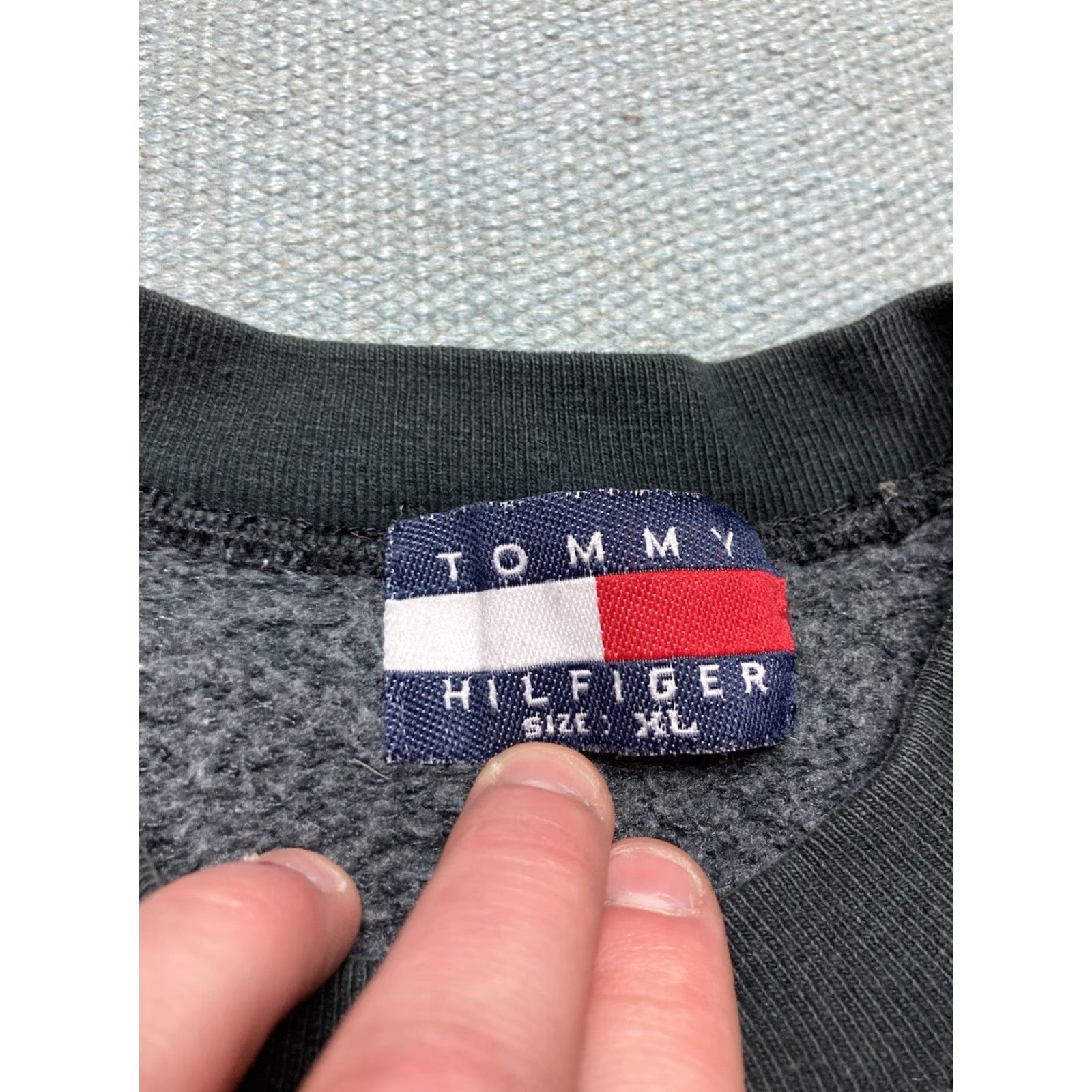 Tommy Hilfiger Vintage Tommy Hilfiger 90s Embroidered XL Black Sweatshirt User: Vintage Tommy Hilfiger 90s Embroidered XL Black Sweatshirt Size US XL / EU 56 / 4 - 4 Thumbnail