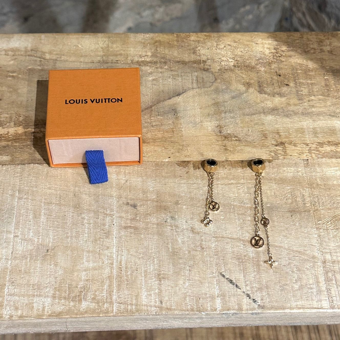 Louis Vuitton Louis Vuitton Gold-tone Nanogram Earphone Earrings Size ONE SIZE - 1 Thumbnail