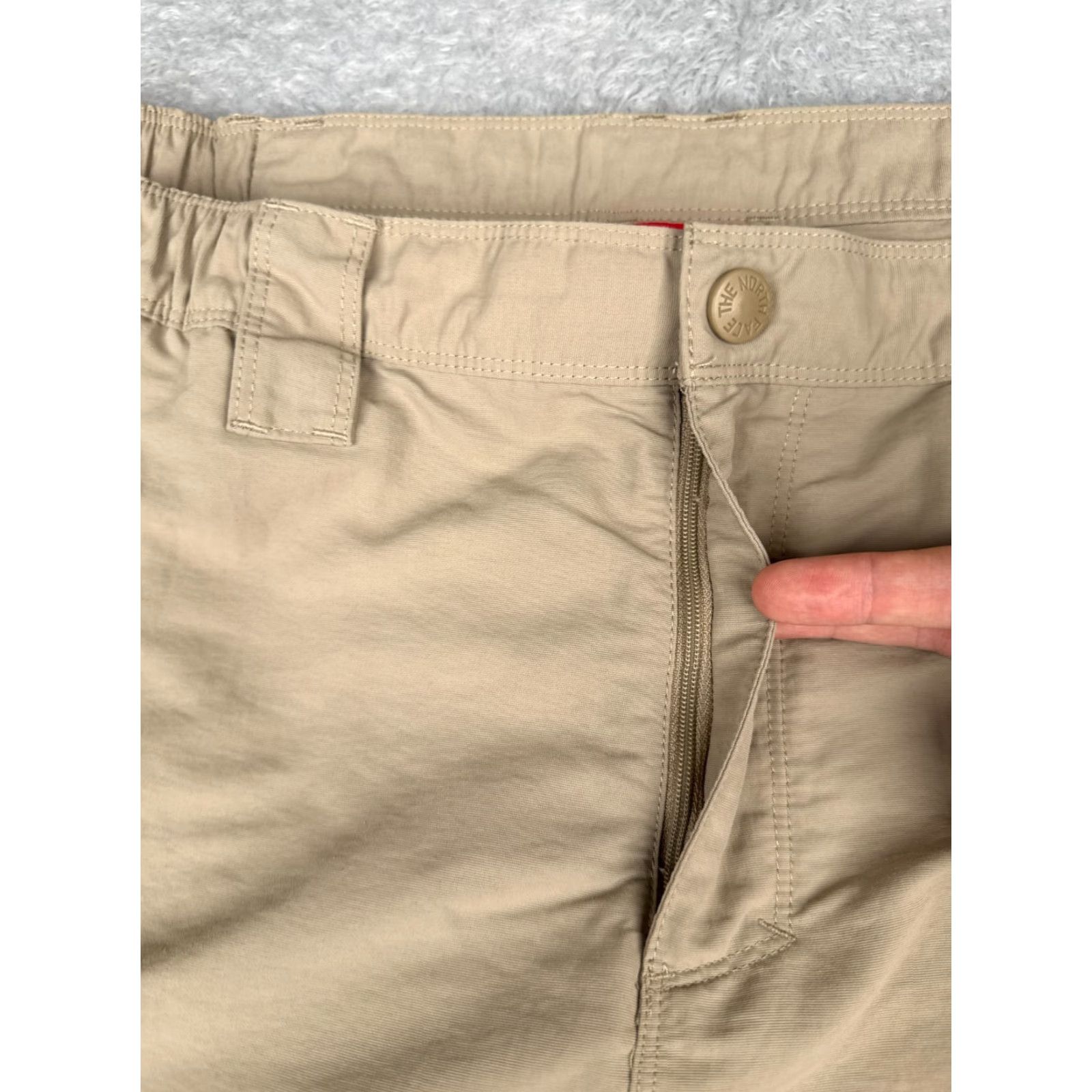 The North Face The North Face Shorts Men Large Beige Cargo 100% Nylon Hiking Hike Camping 36x9 Regular Cargo Pocket Drawstring Size US 33 - 6 Thumbnail