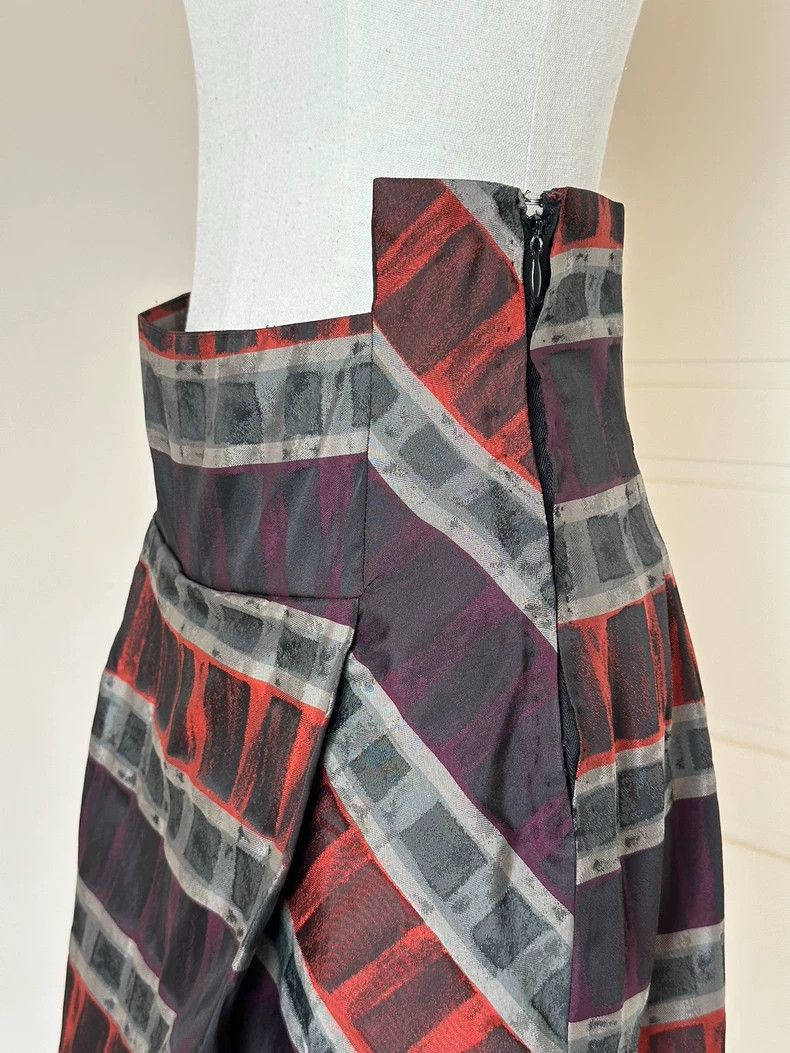 Vivienne Westwood Vivienne Westwood A half-length dress with irregular satin Size 26" / US 2 / IT 38 - 3 Thumbnail