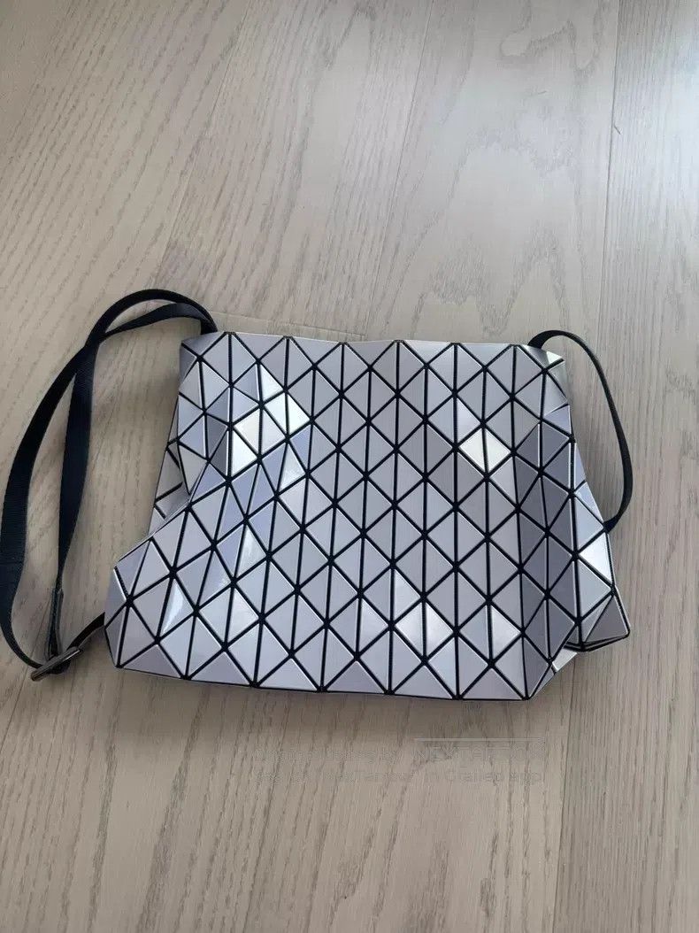 Issey Miyake Issey Miyake Light Purple Honeycomb Crossbody Bag Size ONE SIZE - 3 Thumbnail