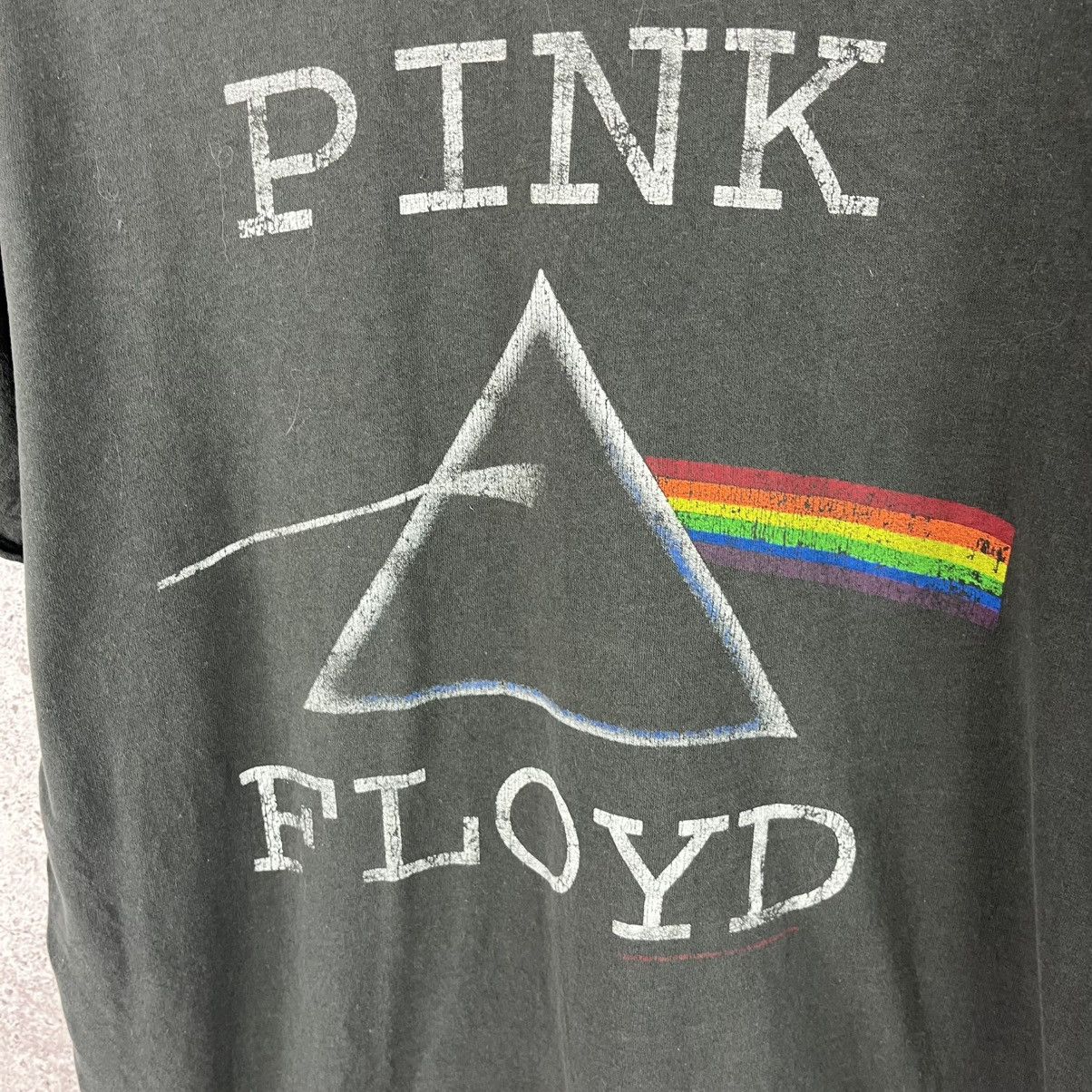 Band Tees Vtg Pink Floyd 2010 Rock T-Shirt Distressed Big Logo Size XL Size US XL / EU 56 / 4 - 3 Thumbnail